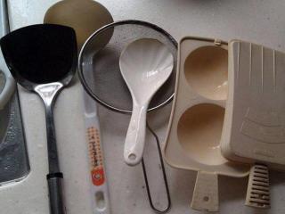 朋友搬家送锅有忌讳吗（搬家锅里放什么东西好）