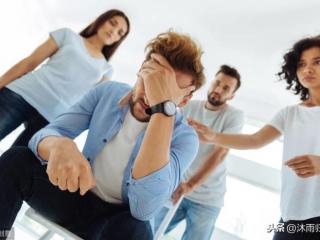 给人一种压迫感的女生（容易给身边人压迫感）