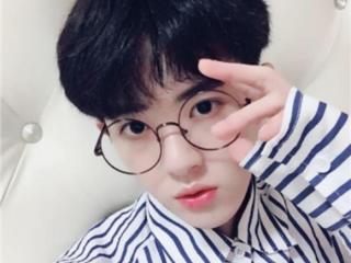 又漂亮又傻又单纯的女孩（单纯且有点傻的女生）