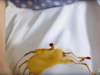 怎么去油渍衣服的（衣服沾上油渍怎么洗）