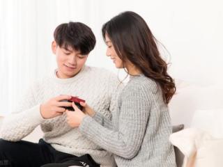 送女生什么礼物实用又有意义（送女生什么礼物最好最有意义）