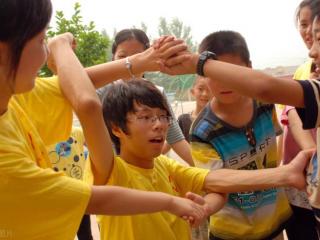 解手链游戏详细图解（拓展训练游戏-----解手链）