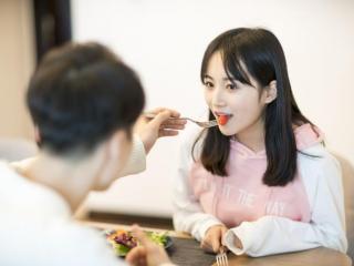 男朋友该怎样对待女生，女孩子应该如何正确对待自己