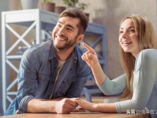 晚上约完会回去后怎么聊（女人晚上找男人最好的聊天方式）