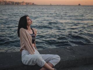 为什么有男朋友了还会喜欢别的男生（喜欢上了一离过婚的男人）