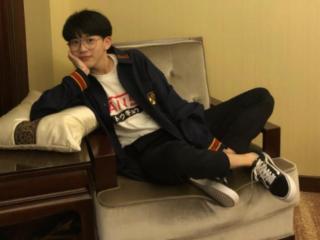 费启鸣怎么火的（费启鸣凭什么征服娱乐圈）