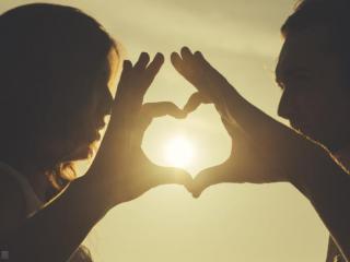 当一个男人喜欢你可能会有以下表现（男人喜欢你的30个表现）