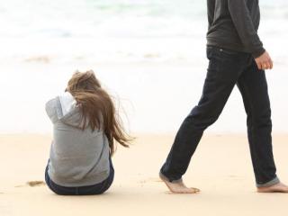 男朋友出轨了分手了自己又放不下怎么办（男朋友出轨了）