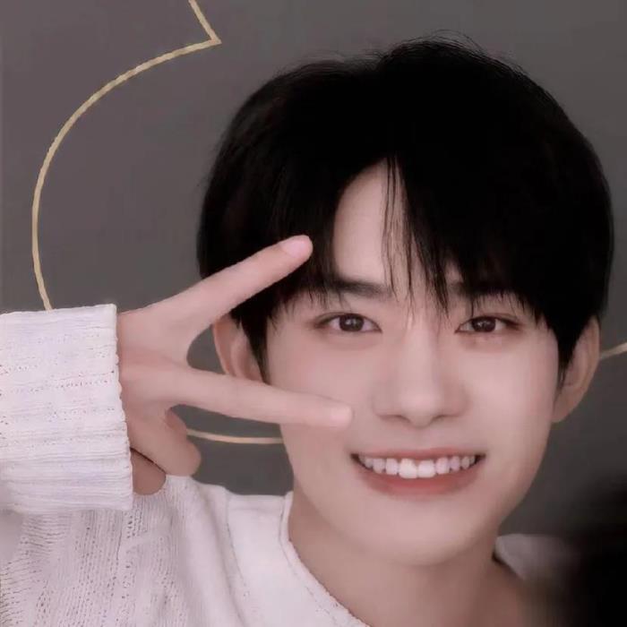 易烊千玺治愈系笑容图片千玺治愈系笑容