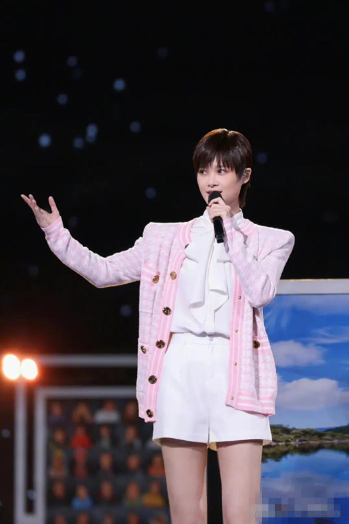 我们都一样原唱李宇春李宇春真是谜一样的存在