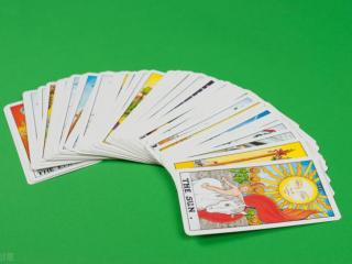 占卜我和他最终的关系，塔罗占卜我俩未来关系