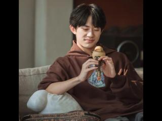 易烊千玺证件照九宫格，易烊千玺晒