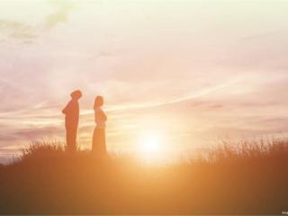 爱情里喜欢取悦对方的人，不是取悦对方