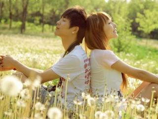 爱情短诗歌现代诗，现代诗丨想象中的爱情