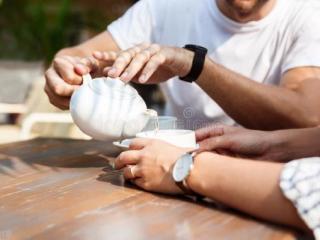 暗恋你男人吃醋时说的话，男人暗恋你时