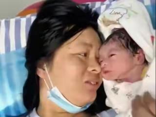 八个半月宝宝喊妈妈，贵州新生儿宝宝主动向妈妈伸头贴脸