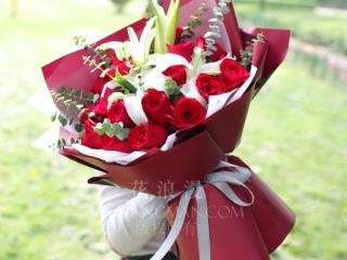 暗恋的女生生日了送什么好，女孩子过生日送什么花比较好