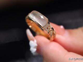 爱与被爱都是一种需要，爱与被爱同时发生