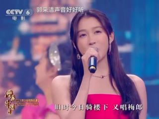 关晓彤哭了鹿晗抱着哄，关晓彤鹿晗隔空撒狗粮