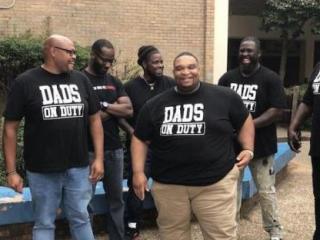 爸爸我坚持不住了，爸爸们坐不住了