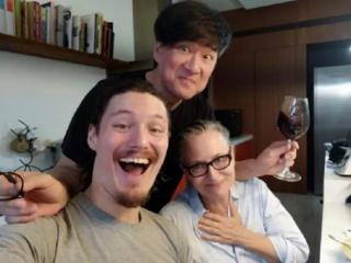 爸爸妈妈儿子一家三口的图片，周华健儿子晒一家三口合照