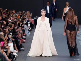 周笔畅毕业照，周笔畅毕业于星海音乐学院