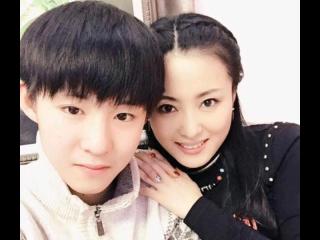 王俊凯的双胞胎，儿子和王俊凯合影像双胞胎