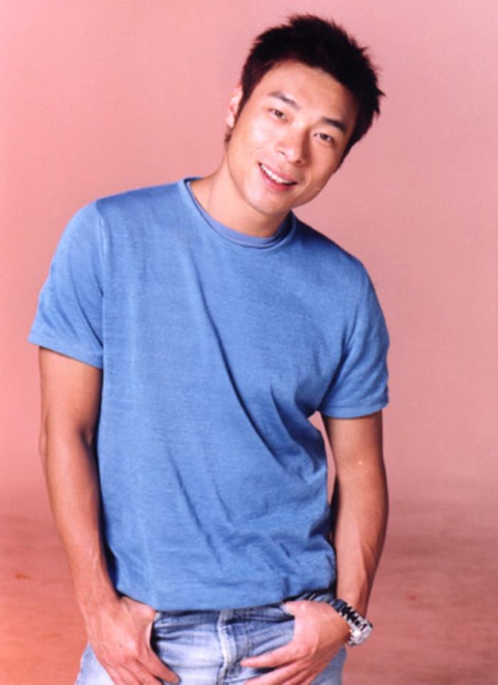 许志安什么时候出道的,情歌王子许志安的浪荡情史与自我毁灭