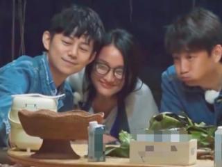 何炅哭了黄磊抱住他，何炅为什么抱着周迅哭而不是黄磊