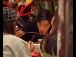 肖战现实中喜欢李沁吗，肖战跟李沁恋爱了