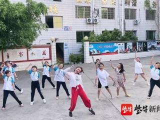 流行歌曲舞蹈，90后乡村老师将10余首网络流行歌曲改编成舞蹈