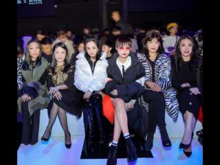 杨幂波司登，杨幂穿波司登白色羽绒服超美der