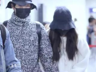 井柏然倪妮，井柏然倪妮狗粮不停时尚杂志拍摄现场甜到不行