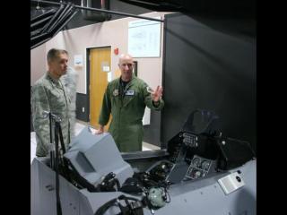 连体工装服，美空军飞行员为何喜欢穿绿色连体工装
