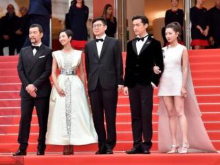 胡歌与万茜，胡歌自曝学生时代对师姐万茜有好感