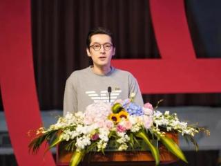 胡歌买热搜，胡歌在上戏开学典礼的发言冲上热搜
