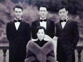 胡歌与王凯，"伪装者三兄弟"胡歌、靳东、王凯