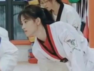 天才鞠婧祎，鞠婧祎跆拳道课被曝光调侃自己是天才型选手