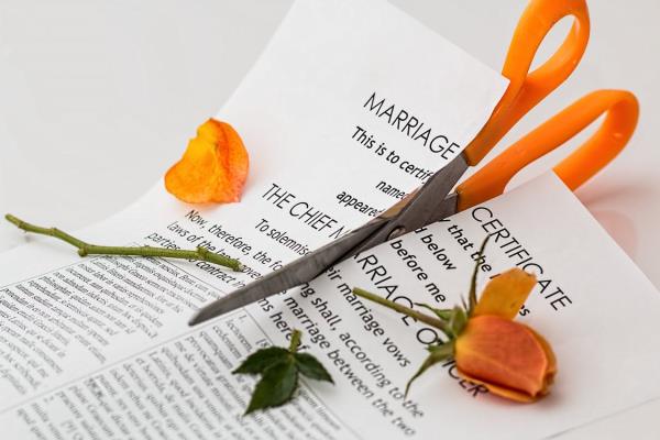 夫妻多久可以自动离婚，夫妻不在一起多久可以算自动离婚