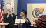 高中毕业证，95岁美国二战老兵时隔77年领到高中毕业证