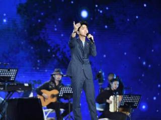 李健进清华，李健亮相母校清华大学110周年校庆晚会