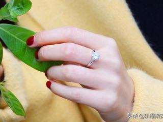 订婚戒指戴哪个手指，订婚后钻戒应该戴在哪个手指