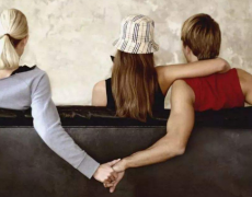 男朋友出轨了应该原谅吗？男朋友出轨了怎么办？