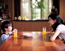 女人离婚了该不该带着小孩？女人离婚带个孩子好嫁人么?