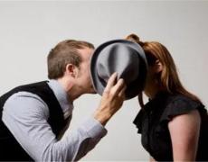 异地恋女朋友渐渐冷淡，异地恋女生变心的全过程