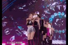 华晨宇和邓紫棋接吻，华晨宇邓紫棋同台领奖