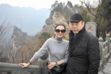 陈红老公（陈红和大17岁老公走机场）