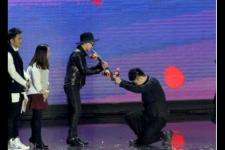 杜海涛下跪事件（杜海涛四次当众下跪）