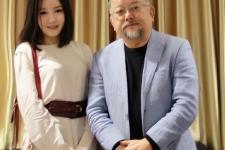 王刚妻子郑艳东（73岁王刚的三任妻子）