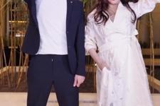 陈松伶与老公张铎（陈松伶与小8岁老公同框差别大）